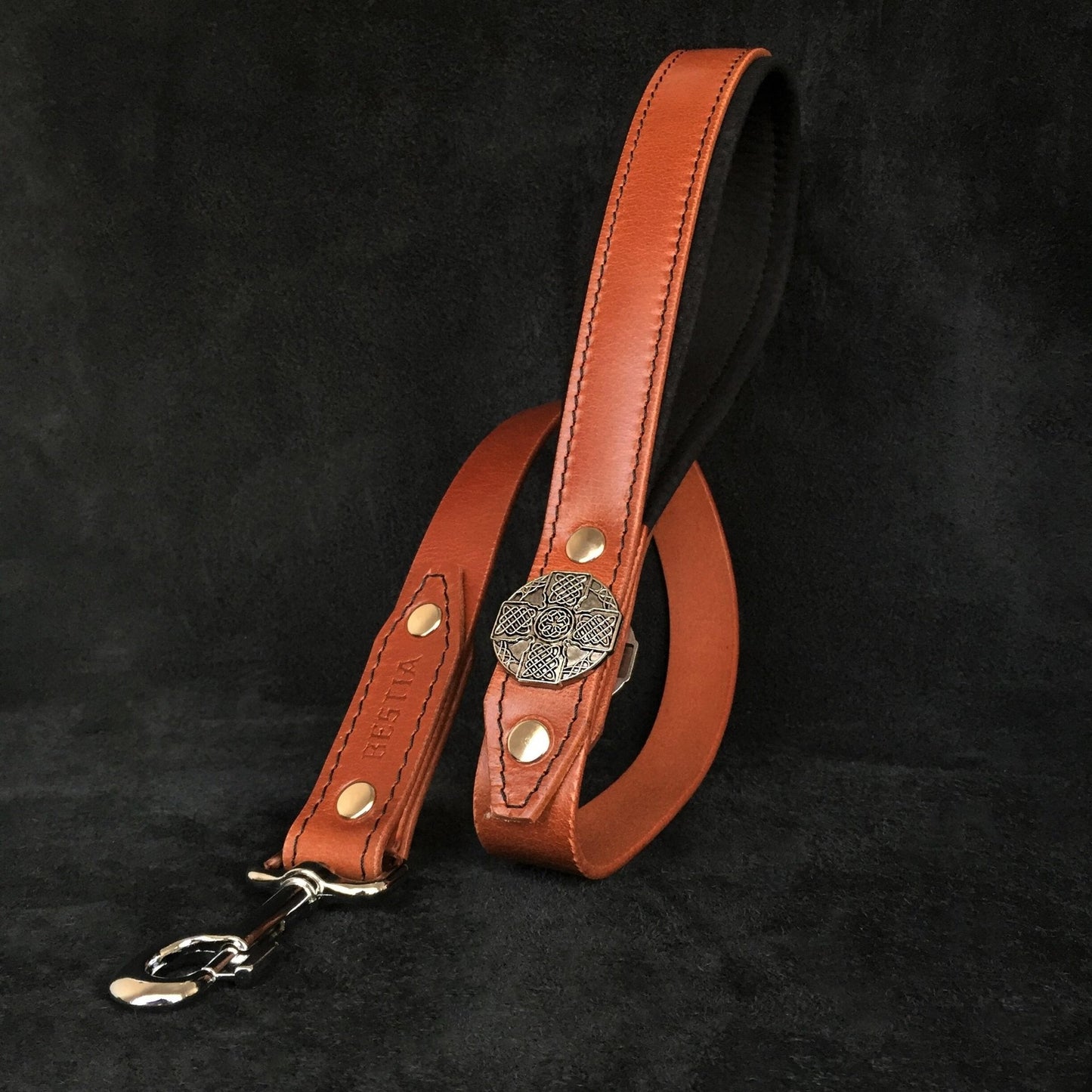 The "Maximus Silver" leash-1