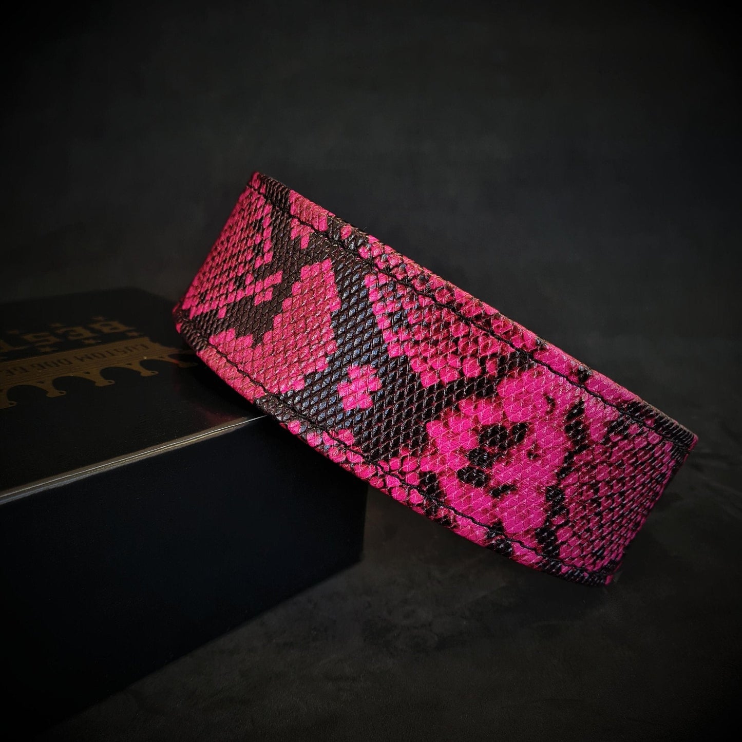 The ''Rock Python'' collar PINK-0